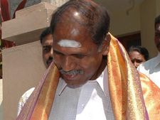 புத்தகங்களை தேடித் தேடிப் படிக்க வேண்டும்- ரங்கசாமி