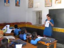 மிஸ் உச்சா போகனும்.. ஓ.கே. கையைக் கட்டிக்கிட்டு போ...!