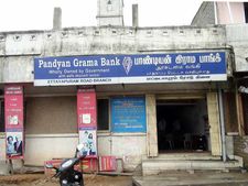 தூத்துக்குடி வங்கியில் கொள்ளை முயற்சி.. லாக்கரை உடைக்க முடியாததால் பணம் தப்பியது