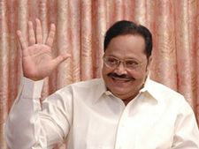 அஞ்சாதீங்க,  நம்ம கிட்ட உழைப்பு இருக்கு.. இது வீரபாண்டியார் மாவட்டம்.. இது துரைமுருகன்!