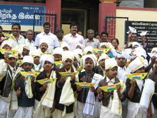 நாட்டுக்காகப் பாடுபடுவோம்.. வ.உ.சி வேடமணிந்து மாணவர்கள் உறுதி