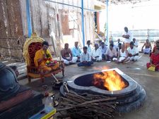 நல்ல மழை வேண்டி பிரத்தியங்கரா தேவி கோவிலில் சிறப்பு பைரவ யாகம்...