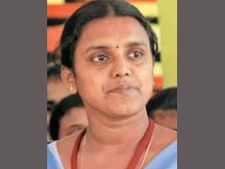 லண்டனுக்கு படிக்கப் போகும் சைக்கிள்கடைக்காரர் மகள்.. தகுதித் தேர்வில் சாதனை!