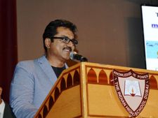 துபாயில் எஸ் இவென்ட்ஸ் நடத்திய கலா உத்சவ்: சரத்குமார் பங்கேற்பு