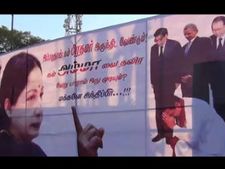 'பேனர் கார்னர்..': ஜெ. அதிகாரமிட கும்பிடும் ராஜபக்சே, வாய்மூடி கேட்கும் ஒபாமா!