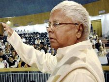 நான் தான் நிஜ டீக்கடைக்காரன்: மோடிக்கு போட்டியாக 'சாய் துகான்' திறந்த லாலு