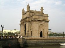”முக்கால் ரூபாய் காசானாலும் மும்பையில் குடித்தனம் செய்யலாம்”