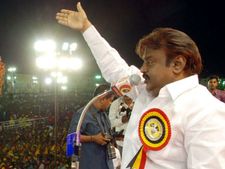 கெஞ்சிக் கேட்டுக்கிறேன், சிந்தியுங்கள் மக்களே...பிரசாரத்தைத் தொடங்கினார் விஜயகாந்த்