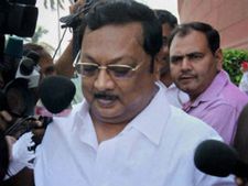 கருணாநிதியை தீய சக்திகள் சூழ்ந்துள்ளன… திமுகவை விட்டு விலகமாட்டேன்: அழகிரி