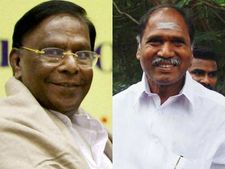 ''வணக்கம்.. வணக்கம்''..  திருச்சூரில் கை குலுக்கிக் கொண்ட புதுவை ரங்கசாமி - நாராயணசாமி!