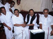 மு.க.அழகிரியுடன் வைகோ சந்திப்பு.. மதிமுகவுக்கு ஆதரவு கோரினார்