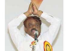 காங்கிரஸ் கட்சிக்கும், அதிமுகவிற்கும் தனி டீலிங் இருக்கு: விஜயகாந்த் புகார்
