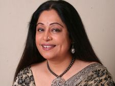 'அத்தாச்சி' கூட்டிய பஞ்சாயத்து.... சிக்கலில் பாஜக பெண் வேட்பாளர்!