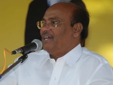 மகனுக்காக திண்ணை பிரசாரம்… விசிலடிக்கச் சொல்லி உற்சாகப்படுத்தும் டாக்டர் ராமதாஸ்