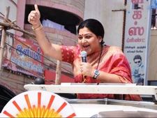 ராசா செய்த புரட்சி.. ஊட்டியில் குஷ்பு பிரசாரம்