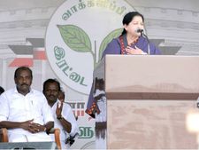 வேட்பாளரே இல்லாமலே பிரச்சாரம் செய்த ஜெ... எல்லாம் இந்த 'இசி'யால் வந்த வினை!