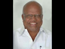 வாக்காளருக்கு அதிமுக பணம் சப்ளை: திமுக வேட்பாளர் சாலை மறியல்