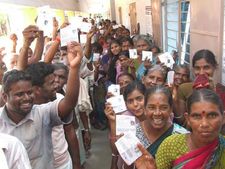 வாக்குப் பதிவில் தர்மபுரி தான் 'டாப்'... 80.99% வாக்குப்பதிவு..குறைந்த சதவீதம் தென் சென்னை! 