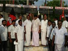 மே தினம்: கரூரில் தொழிலாளர்கள் கோலாகல கொண்டாட்டம்