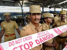 குண்டு வெடிப்பு விசாரணை-சென்னை போலீஸ் பெங்களூர் விரைவு: ஆந்திராவிலும் விசாரணை