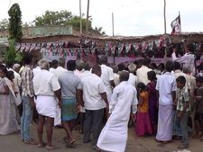 ஜெயலலிதாவின் உத்தரவின்பேரில் குளித்தலையில் நீர் மோர் பந்தல் அமைத்த அதிமுகவினர்
