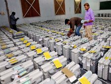 கடலூரில் மீண்டும் உருகிய வாக்குப்பதிவு இயந்திர பாதுகாப்பு அறை “சீல்”