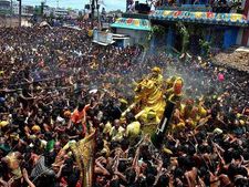கண்டாங்கி பட்டுடுத்தி மதுரை புறப்பட்டார் கள்ளழகர்: நாளை எதிர்சேவை