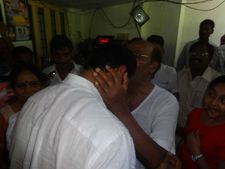 முதல் முறையாக தேர்தலில் வென்ற அன்புமணி.. உச்சி மோர்ந்த ராமதாஸ்...தைலாபுரத்தில் கறிச்சோறு!!