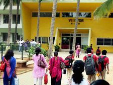 சிறுமி பலாத்காரத்தால் மூடப்பட்ட பெங்களூர் பள்ளி பலத்த பாதுகாப்புடன் மீண்டும் திறப்பு