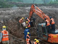 புனே நிலச்சரிவு.. பலி எண்ணிக்கை 73 ஆக அதிகரிப்பு! மேலும் 130 பேரின் கதி என்ன?