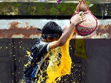 மும்பை: உறியடித் திருவிழாவில் கீழே விழுந்து 17 பேர் காயம்- ஒருவர் கவலைக்கிடம்