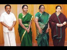 3 அ.தி.மு.க. மேயர் வேட்பாளர்களும் ஜெ.வை சந்தித்து ஆசி!