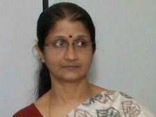 பரப்பன அக்ரஹாரா சிறைவாசலில் காத்திருக்கும் ஷீலா பாலகிருஷ்ணன்…