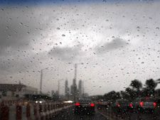 சேலம்: விடிய விடிய மின்னலுடன் மழை... நிலத்தை இடி தாக்கி பீறிட்டு கொட்டிய தண்ணீர்!