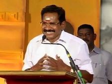 செல்லூர் ராஜு நடத்திய 'செட்டப்' பால்குடம், காவடி.. ஸ்தம்பித்த மதுரை.. திட்டித் தீர்த்த மக்கள்!