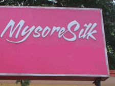 அம்மாவை விடு, கடைய தொடு: மதுரை ர.ரக்கள் கொதிப்பால் மைசூர் சில்க்ஸ் திறப்பு விழா கேன்சல்