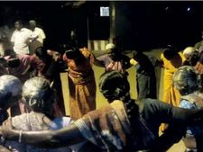 வருணன் மனம் இரங்கி மழை வரணும்... கரூரில் ஒப்பாரி வைத்து வழிபட்ட பெண்கள்!