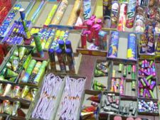 தமிழக டென்ஷன்: பெங்களூர்-ஒசூர் பார்டரில் படுத்துவிட்ட பட்டாசு வியாபாரம்