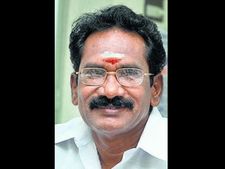 ஸ்டாலினை பார்த்துட்டாரு... தீ போல பரவிய செய்தியால் பதட்டத்தில் அமைச்சர் செல்லூர் ராஜு!!