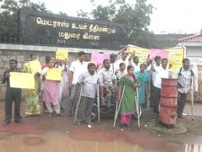 சிறப்பு ஆசிரியர் பணியிடங்களை நிரப்பக் கோரி மதுரையில் மாற்றுத்திறனாளிகள் ஆர்ப்பாட்டம்