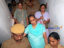 புதுச்சேரி ஆசிரம சகோதரிகள் ஏன் கடலில் குதித்தனர்?