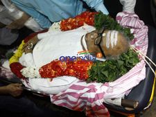 முன்னாள் ஆசிரியர் கே.பாலச்சந்தருக்கு அஞ்சலி செலுத்திய அரசுப் பள்ளி!