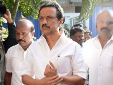 மாவட்ட செயலாளர் பதவிக்கு அடித்துக் கொண்ட ஸ்டாலினின் 'மதுரை' தளபதிகள் 'படு அப்செட்'!!