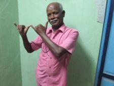 ஆடிப் பாடி திருக்குறளை கற்பிக்கும் ஓய்வு பெற்ற ஆசிரியர்....!