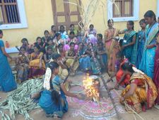 தூத்துக்குடியில் மாணவிகள் வைத்த சமத்துவப் பொங்கல்...!