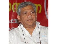 எச்சூரி பற்ற வைத்த சிகரெட்டை கீழே போட வைத்த கார் டிரைவர்!