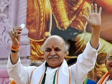 பெங்களூருக்குள் நுழைய தொகாடியாவுக்கு விதிக்கப்பட்ட தடையை நீக்க ஹைகோர்ட் மறுப்பு