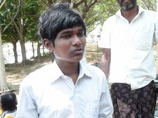 அரசு வேலை கோரும் கண் பார்வையற்ற பட்டதாரி