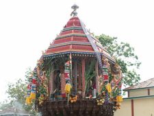 நாமக்கல் அருகே தூக்குத்தேர் முறிந்து விபத்து: ஒருவர் பலி, 3 பேர் காயம்