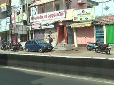 முழு அடைப்புக்கு கரூரில் ஆதரவு.. சாலைகள் வெறீச்